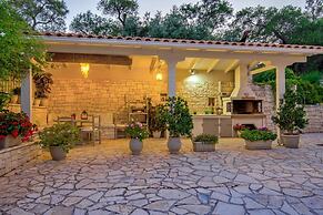 Maritina Villa - 2 BR House Surrounded by Olive Groves