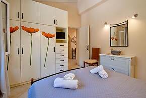 Maritina Villa - 2 BR House Surrounded by Olive Groves