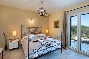 Maritina Villa - 2 BR House Surrounded by Olive Groves