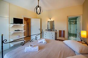 Maritina Villa - 2 BR House Surrounded by Olive Groves