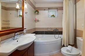 Maritina Villa - 2 BR House Surrounded by Olive Groves