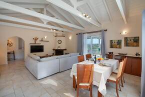 Maritina Villa - 2 BR House Surrounded by Olive Groves