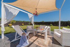 Madini Luxury Villa With Private Swimming Pool
