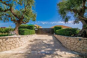 Madini Luxury Villa With Private Swimming Pool