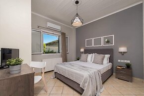 Madini Luxury Villa With Private Swimming Pool