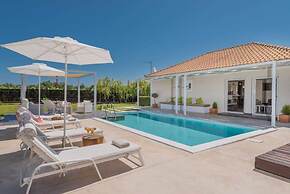 Madini Luxury Villa With Private Swimming Pool