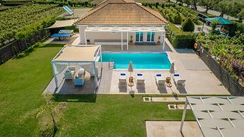 Madini Luxury Villa With Private Swimming Pool