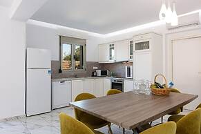 Villa Prima - With Private Heated Pool