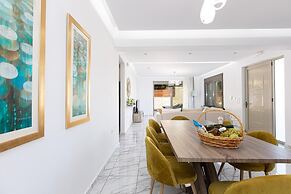 Villa Prima - With Private Heated Pool