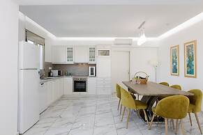 Villa Prima - With Private Heated Pool