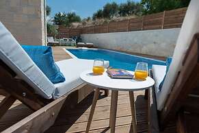 Villa Prima - With Private Heated Pool