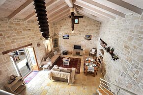 Leonora House With Private Pool Close to Gaios