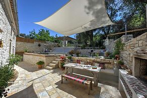 Leonora House With Private Pool Close to Gaios