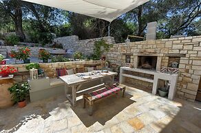 Leonora House With Private Pool Close to Gaios