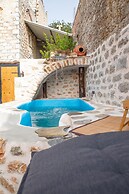 Dandy Villas Tower House Built in 17th Century Pool