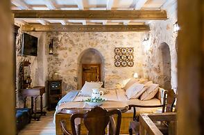 Dandy Villas Tower House Built in 17th Century Pool