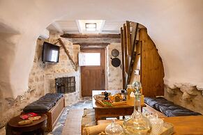 Dandy Villas Tower House Built in 17th Century Pool