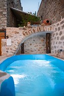 Dandy Villas Tower House Built in 17th Century Pool