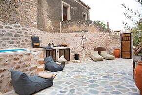 Dandy Villas Tower House Built in 17th Century Pool