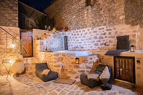 Dandy Villas Tower House Built in 17th Century Pool