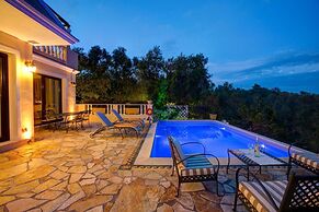 Theodora Villa - 2 BR Tranditional House Close to Gaios Town