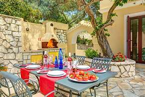 Theodora Villa - 2 BR Tranditional House Close to Gaios Town