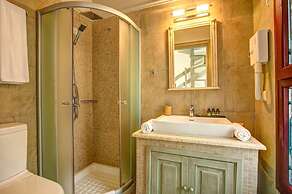 Theodora Villa - 2 BR Tranditional House Close to Gaios Town