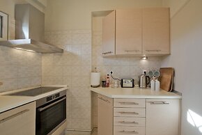 Lucyzen in Vouliagmeni