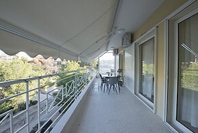 Lucyzen in Vouliagmeni