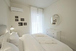 Lucyzen in Vouliagmeni