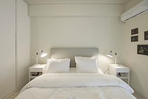 Lucyzen in Vouliagmeni