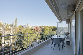 Lucyzen in Vouliagmeni