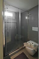 Lucyzen in Vouliagmeni