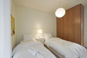 Lucyzen in Vouliagmeni