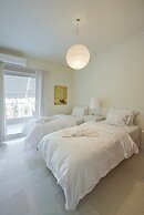 Lucyzen in Vouliagmeni