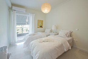 Lucyzen in Vouliagmeni