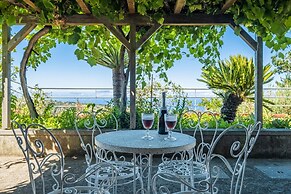 Rainbow Cottage by Madeira Sun Travel