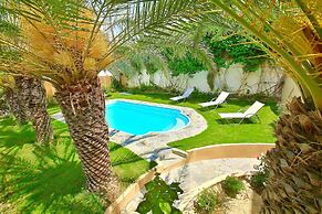 Villa Karteros With Private Swimming Pool