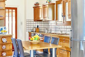 Villa Karteros With Private Swimming Pool