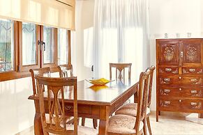 Villa Karteros With Private Swimming Pool