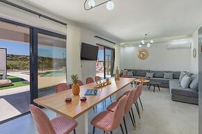 Luxurious Villa Mare - With 150m Pool