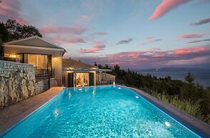 Danai Villa - Charming Escape With Oceanside Views