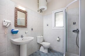 Danai Villa - Charming Escape With Oceanside Views