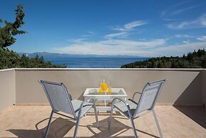 Danai Villa - Charming Escape With Oceanside Views