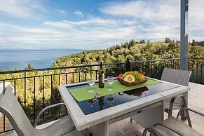 Danai Villa - Charming Escape With Oceanside Views