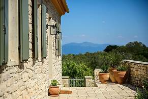 Serenity - Beautiful Newly Renovated Villa Close to Lakka
