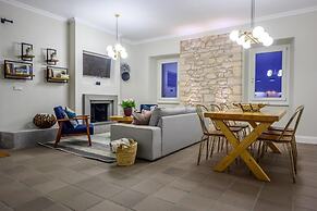 Serenity - Beautiful Newly Renovated Villa Close to Lakka