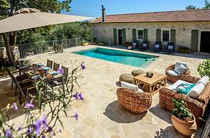 Serenity - Beautiful Newly Renovated Villa Close to Lakka