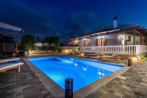 Villa Bora With Private Pool