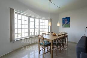 Ocean Apartment by Acasadascasas